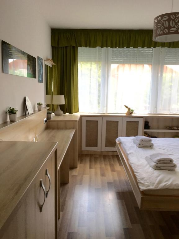 Mikes Apartman Daire Szekszárd Dış mekan fotoğraf